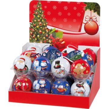 Hang chocolade kerstballen met chocolademunten in de boom